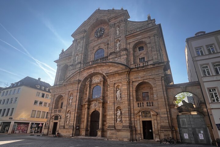 Flygte fra byen Bamberg by gåtur med puslespil
