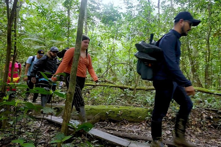 Leticia Safari 2 dias e 1 noite em barco-casa na selva e no rio
