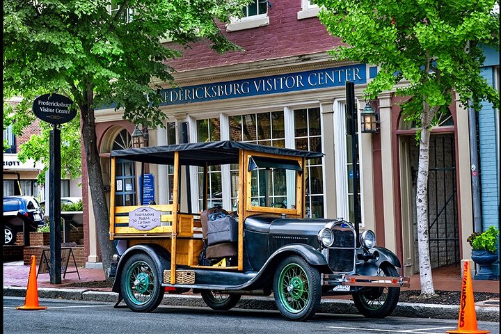Historic Fredericksburg Tours in una vista aperta 1920's Model-A Wagon