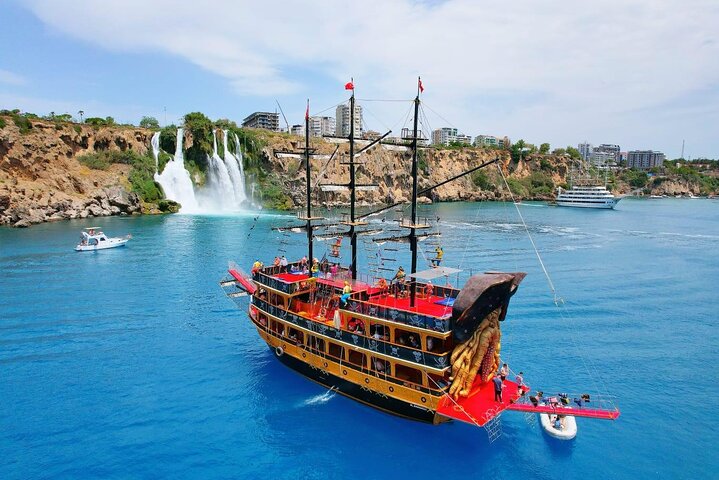 Antalya / Belek / Lara : Paseo en barco en cascada con almuerzo y bebidas