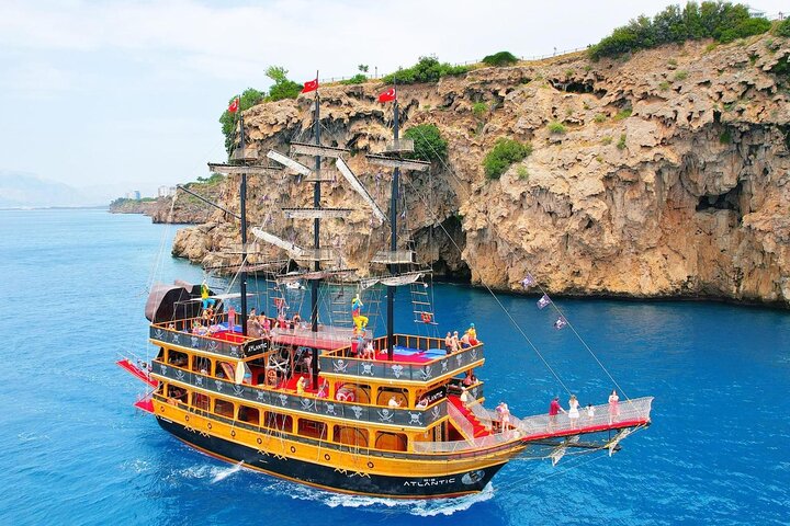 Antalya / Belek / Lara : Paseo en barco en cascada con almuerzo y bebidas