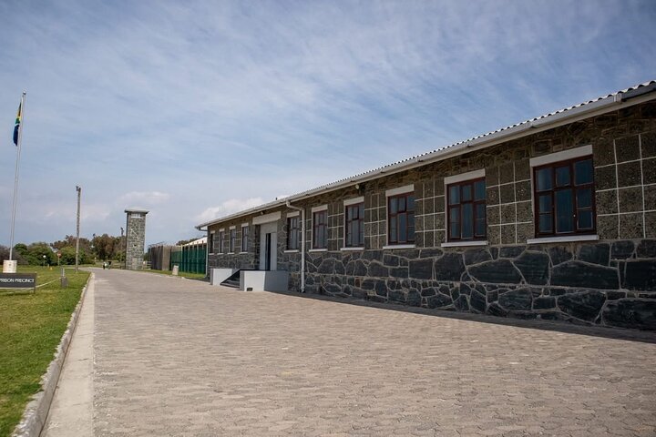 Visite de la prison d'une demi-journée de Robben Island avec billet de ferry pré-réservé.