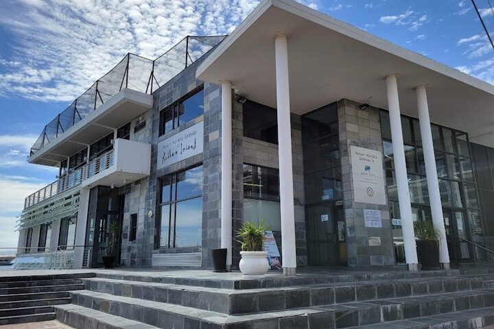 Visite de la prison d'une demi-journée de Robben Island avec billet de ferry pré-réservé.