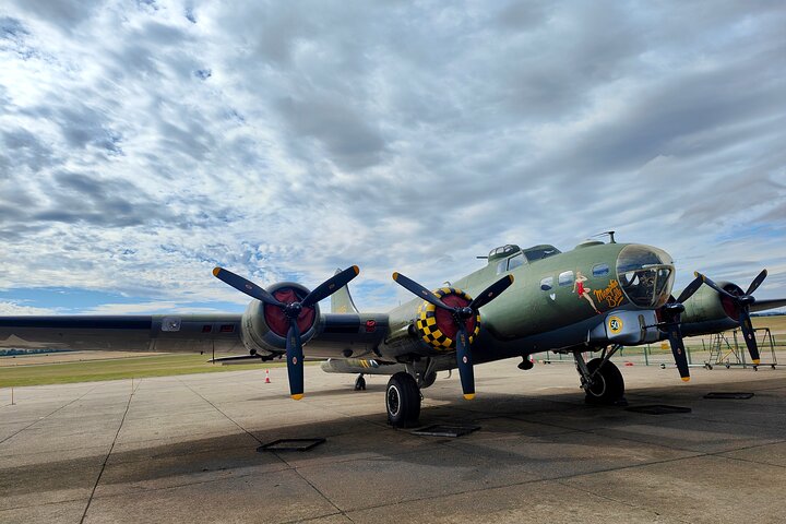 Duxford IWM Air Museum & Airfield Voiture privée Easy London Pickup