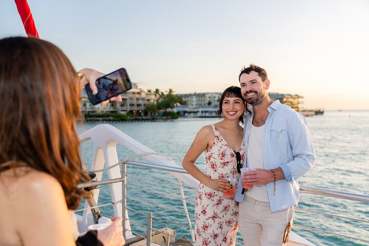 Key West Sunset Cruise: Middag, live musikk og drikkevarer inkludert
