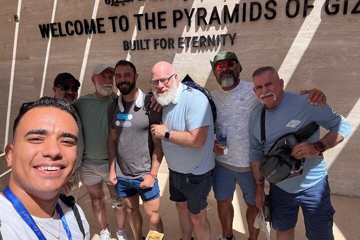 Tour privado a las pirámides de Giza y al Gran Museo desde el puerto de Alejandría