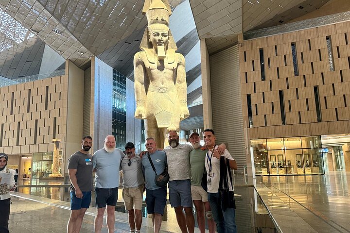 Tour privado a las pirámides de Giza y al Gran Museo desde el puerto de Alejandría