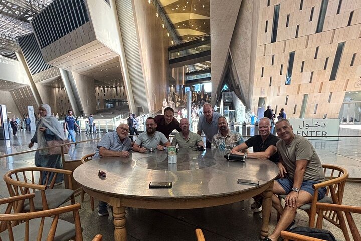 Tour privado a las pirámides de Giza y al Gran Museo desde el puerto de Alejandría