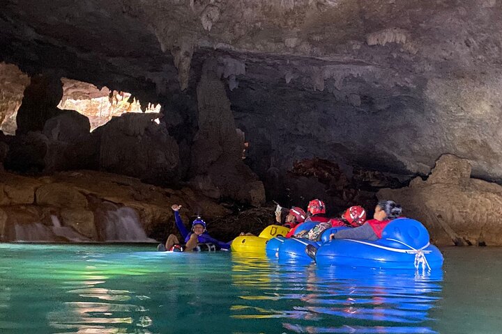 Rovine Maya di Xunantunich e tubi della grotta della zampa del giaguaro da Placencia