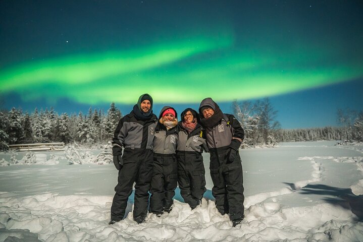 Excursión para grupos pequeños para fotografiar la aurora boreal en Rovaniemi