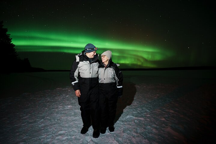 Excursión para grupos pequeños para fotografiar la aurora boreal en Rovaniemi