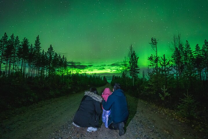 Excursión para grupos pequeños para fotografiar la aurora boreal en Rovaniemi