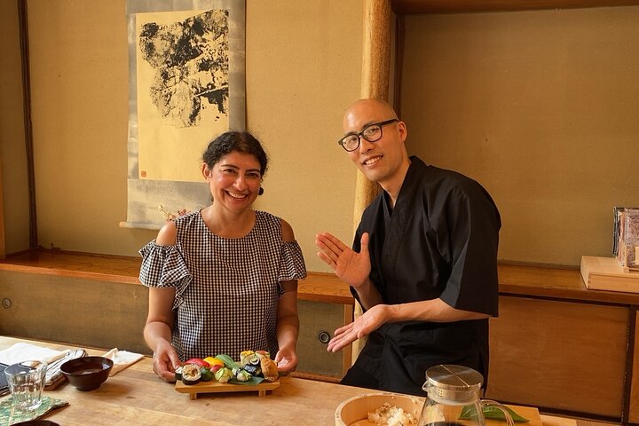 Classe de Sushi Vegan em Tóquio – 6 tipos, história cultural e refeição completa