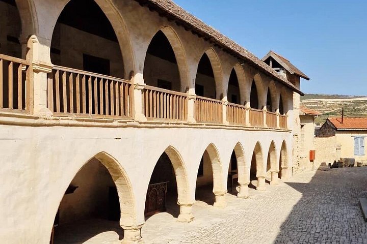 TOUR PRIVADO | Troodos : Cascada, Pueblos & Almuerzo chipriota