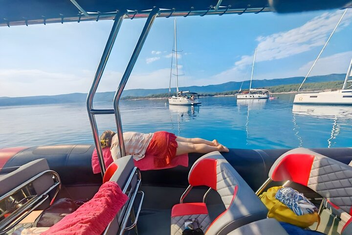 Makarska 3 - Island Speedboat Tour: Blå grottan på Hvar & Blå lagunen