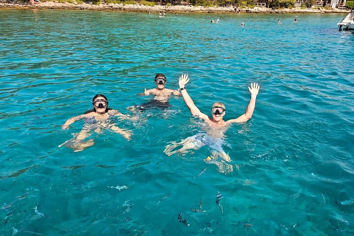 Makarska 3 - Island Speedboat Tour: Blå grottan på Hvar & Blå lagunen