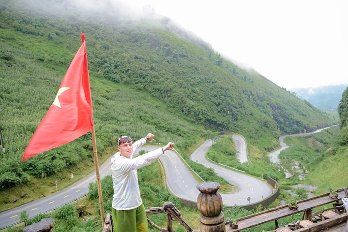 Ha Giang Loop 4 Jours 3 Nuits Tour à moto avec cavalier facile