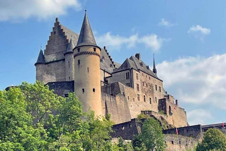 Luxembourg Vianden Castle Tour with Transfer + surprise stop