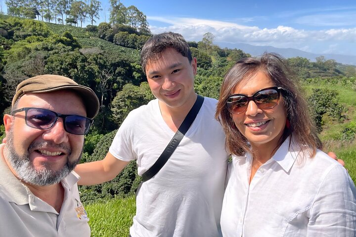 Expérience d'une journée complète sur le volcan Poas, les jardins de la cascade de La Paz et la plantation de café
