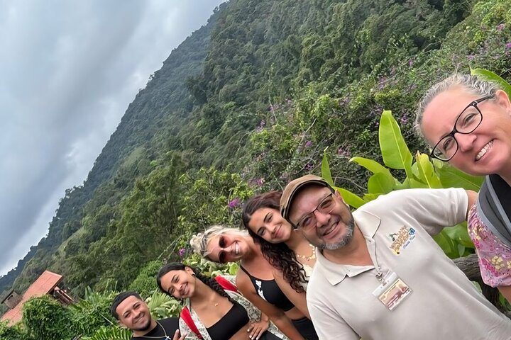 Expérience d'une journée complète sur le volcan Poas, les jardins de la cascade de La Paz et la plantation de café