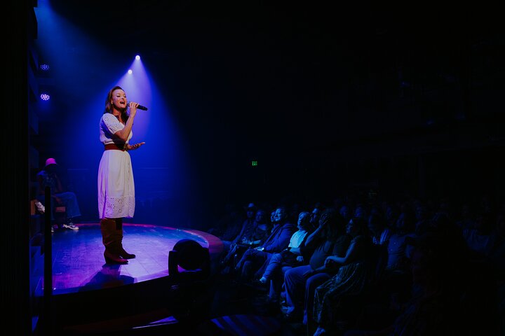 Shiners - Vuxenkomedi och cirkusshow på Woolworth Theatre