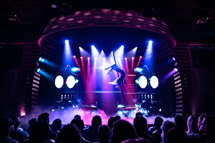 Shiners - Vuxenkomedi och cirkusshow på Woolworth Theatre