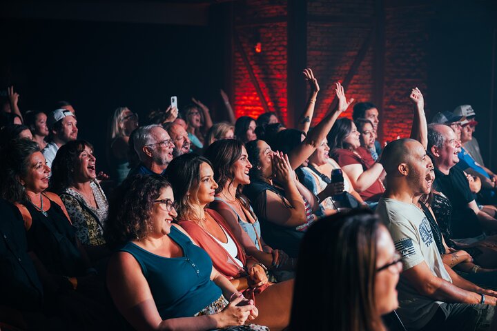 Shiners - Vuxenkomedi och cirkusshow på Woolworth Theatre