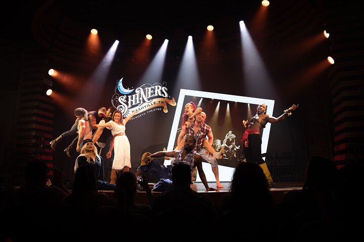 Shiners - Vuxenkomedi och cirkusshow på Woolworth Theatre