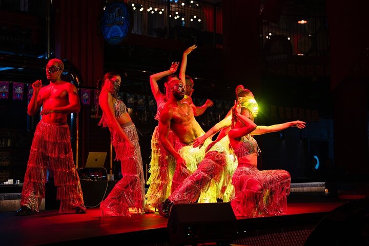 Romantic Dinner with Symphony Show & Kiss of the Sea Fireworks