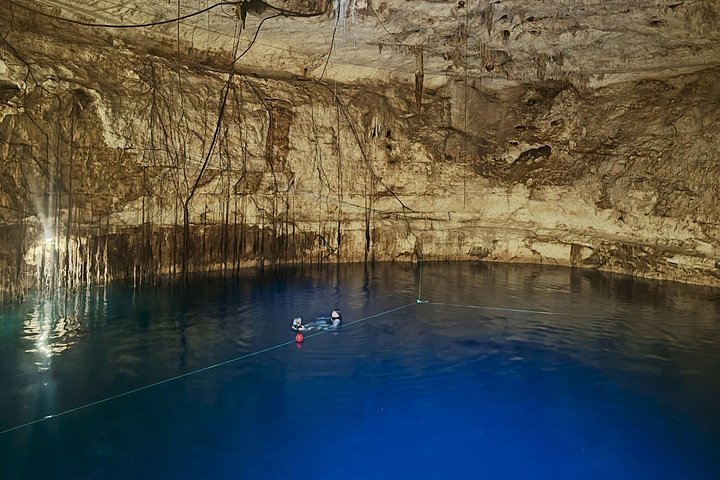 Valladolid toeristisch gedeeld vervoer naar Chichen Itza en twee cenotes