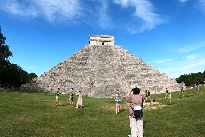 Valladolid toeristisch gedeeld vervoer naar Chichen Itza en twee cenotes