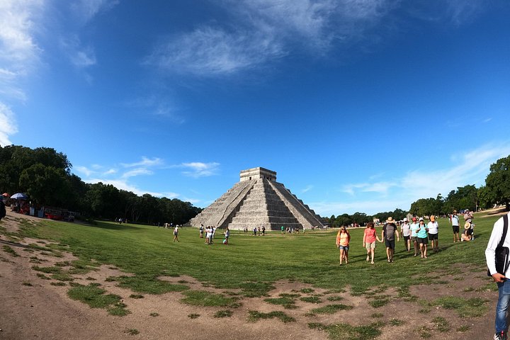 Valladolid toeristisch gedeeld vervoer naar Chichen Itza en twee cenotes