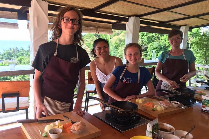 Halvdag Thai madlavningskursus med havudsigt fra Koh Tao