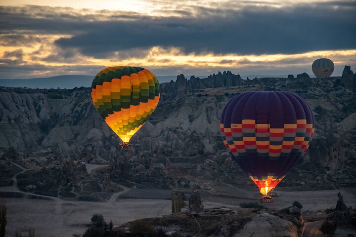 Passeio de balão de ar quente ao nascer do sol em Goreme, Capadócia