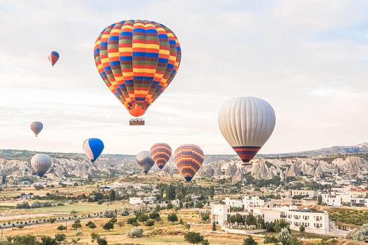 Passeio de balão de ar quente ao nascer do sol em Goreme, Capadócia