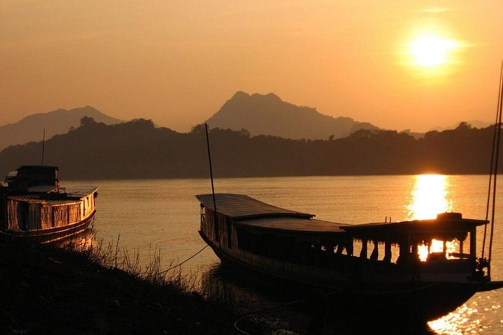 Luang Prabang Mekong Sunset Cruise and Night Market Private Tour