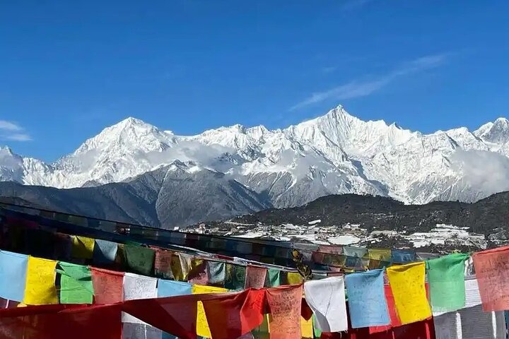 Salida del sol Meili Snow Mountain Golden en Feilai Temple & Balagezong