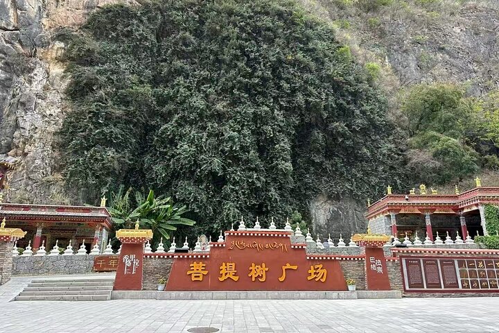 Salida del sol Meili Snow Mountain Golden en Feilai Temple & Balagezong
