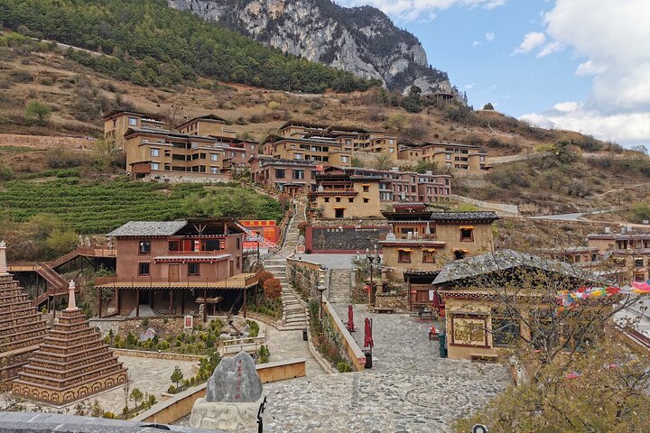 Salida del sol Meili Snow Mountain Golden en Feilai Temple & Balagezong