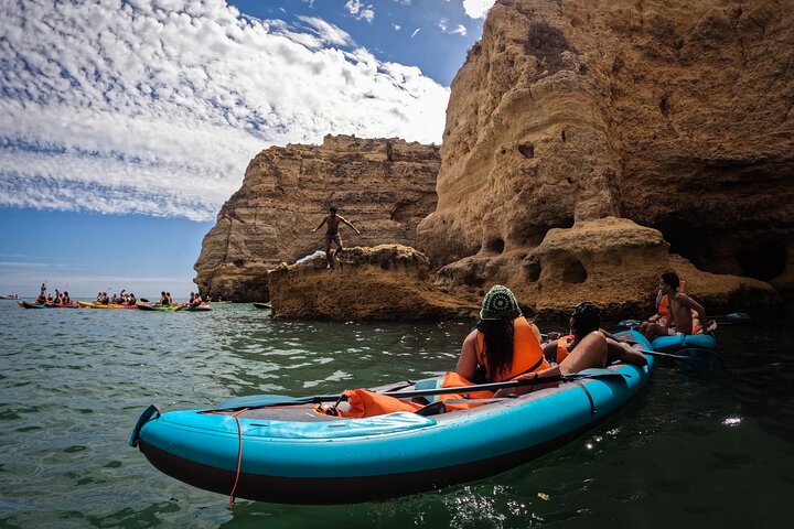 Benagil : grotte, spiagge e luoghi segreti Tour guidato in kayak