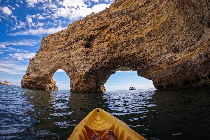 Benagil : grotte, spiagge e luoghi segreti Tour guidato in kayak