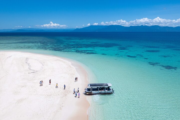 Aventura de navegación y snorkel en Outer Reef Mackay Cay desde Port Douglas