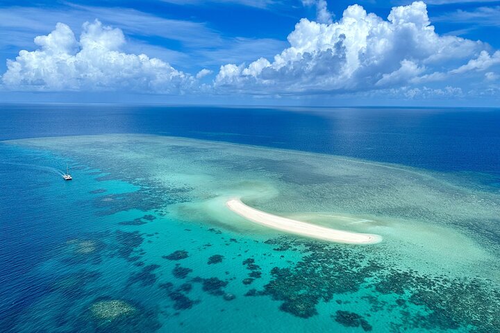 Aventura de navegación y snorkel en Outer Reef Mackay Cay desde Port Douglas