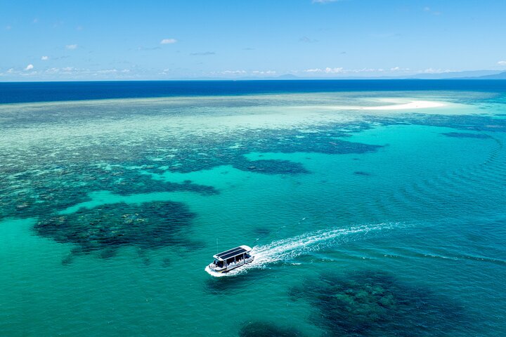 Aventura de navegación y snorkel en Outer Reef Mackay Cay desde Port Douglas