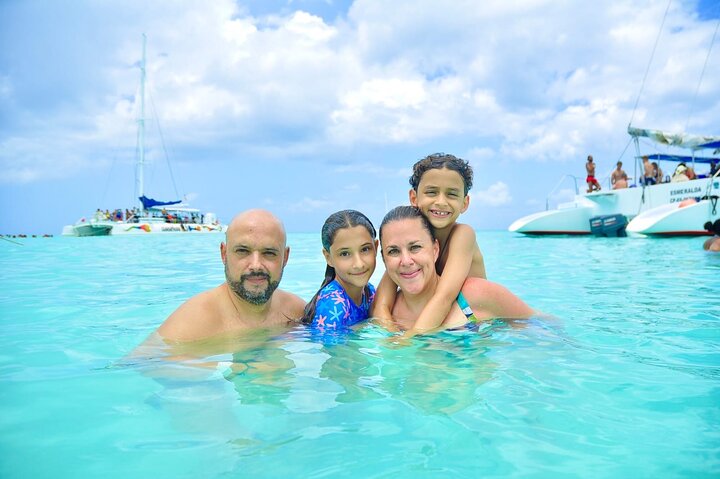 Aventura en Samaná: Cayo Levantado y Salto del Limón.