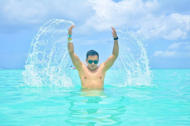 Aventura en Samaná: Cayo Levantado y Salto del Limón.