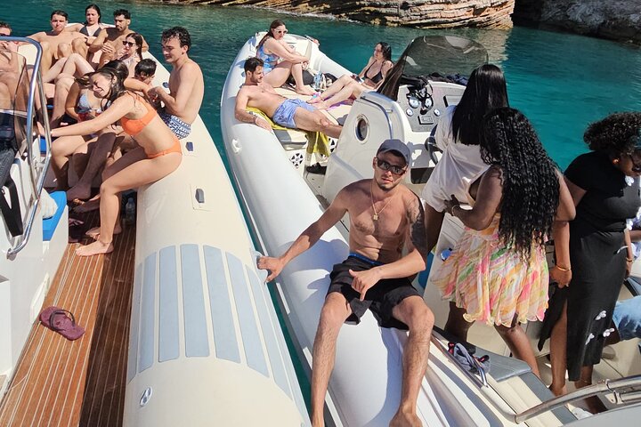 Tour in motoscafo Nuoto Snorkeling nella spiaggia di Pigeon Cave Mirror