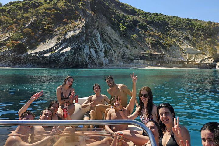 Tour in motoscafo Nuoto Snorkeling nella spiaggia di Pigeon Cave Mirror
