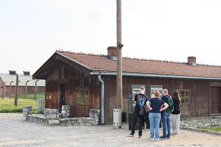 Auschwitz Guided Tour with Minivan Hotel Pickup from Krakow