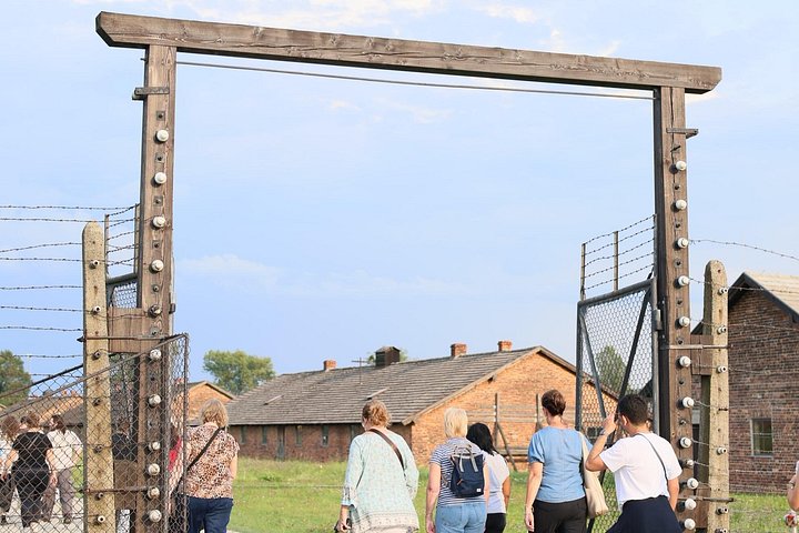 Auschwitz Guided Tour with Minivan Hotel Pickup from Krakow